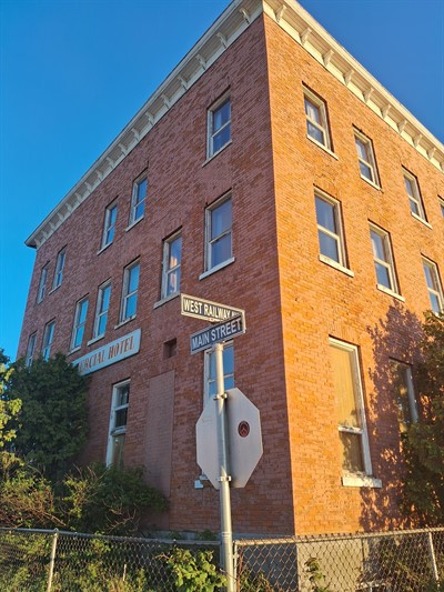 Commercial Hotel